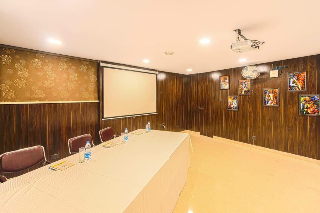 Hotel Treebo Orion Sapphire, Beck Bagan Calcutta  Esterno foto